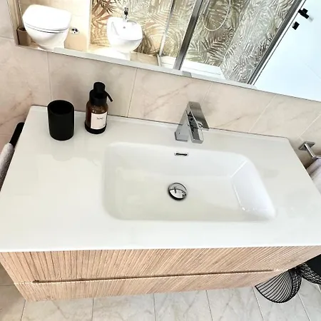 Luxury Open Space With Garden & Free Parking