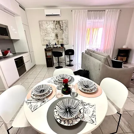 아파트 Luxury Open Space With Garden & Free Parking *